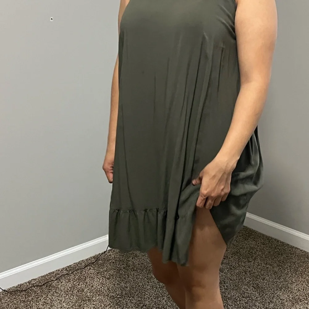 Green Dress​ - Picture 4 of 8